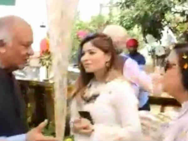 वायरल है तस्वीर वायरल है तस्वीर