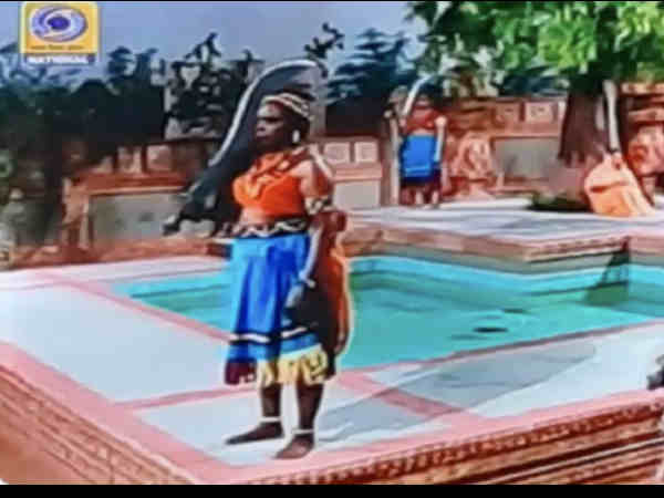 दूर, दूर और दूर दूर, दूर और दूर