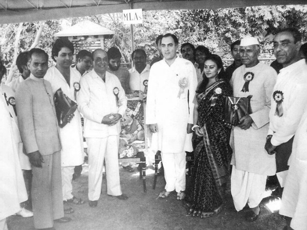 राजीव गांधी राजीव गांधी