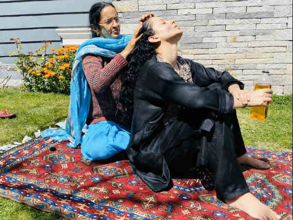 परिवार के साथ कंगना परिवार के साथ कंगना