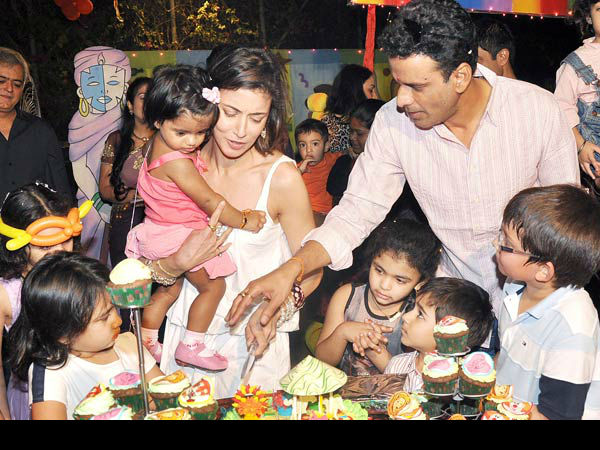 7 साल डेटिंग के बाद मनोज बाजपेयी ने की शादी 7 साल डेटिंग के बाद मनोज बाजपेयी ने की शादी