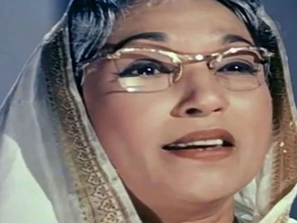 जिंदगी के आखिरी पलो में अकेली जिंदगी के आखिरी पलो में अकेली