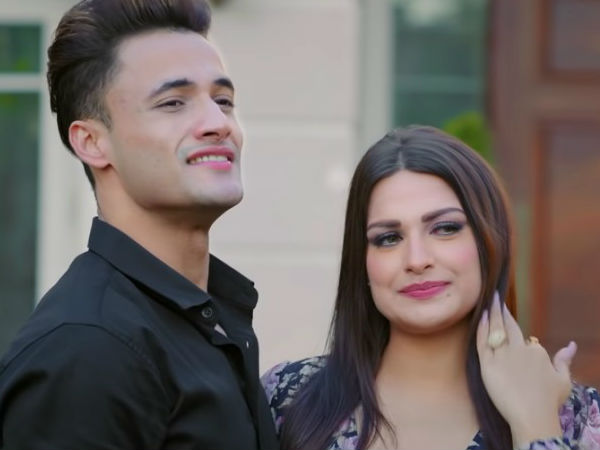असीम के साथ अपने रिश्ते पर फोकस करो हिमांशी असीम के साथ अपने रिश्ते पर फोकस करो हिमांशी
