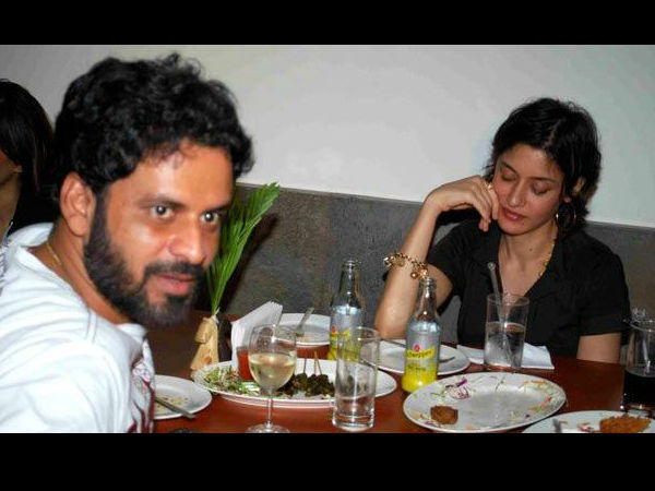 नेहा और मनोज बाजपेयी की फिल्म एक साथ रिलीज हुई नेहा और मनोज बाजपेयी की फिल्म एक साथ रिलीज हुई