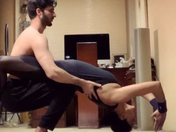 लोग कर रहे हैं कमेंट लोग कर रहे हैं कमेंट