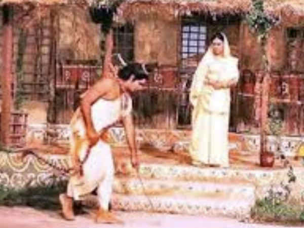 ramayan-sita-dipika-chikhlia-asks-fans-to-not-cross-lockdown-lakshman-rekha-drawn-by-pm-modi ramayan-sita-dipika-chikhlia-asks-fans-to-not-cross-lockdown-lakshman-rekha-drawn-by-pm-modi