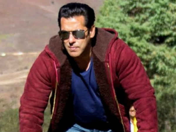 सलमान के सिक्योरिटी गार्ड्स के लिए भी खाने सलमान के सिक्योरिटी गार्ड्स के लिए भी खाने
