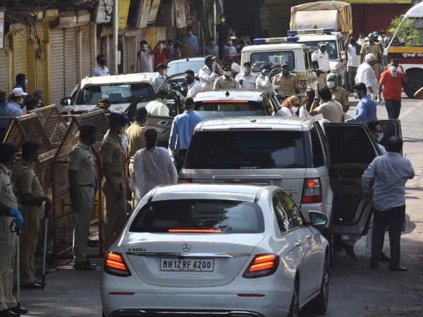 गाड़ियों का कारवां गाड़ियों का कारवां