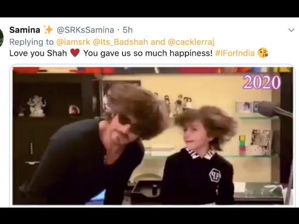 खुशी बांट रहे हैं खुशी बांट रहे हैं