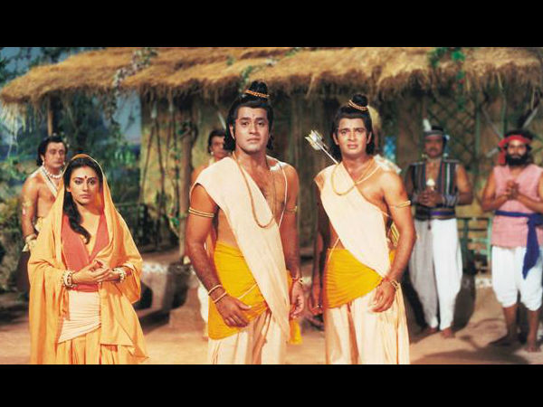 सीता के कपड़ों पर हुआ था विवाद सीता के कपड़ों पर हुआ था विवाद