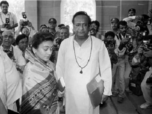 दीपिका के साथ अरविंद त्रिवेदी( रावण) दीपिका के साथ अरविंद त्रिवेदी( रावण)