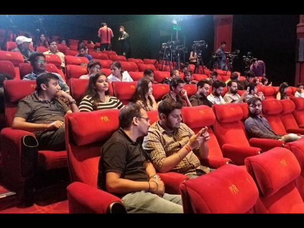 मंत्रालय और थिएटर मालिकों की बातचीत मंत्रालय और थिएटर मालिकों की बातचीत
