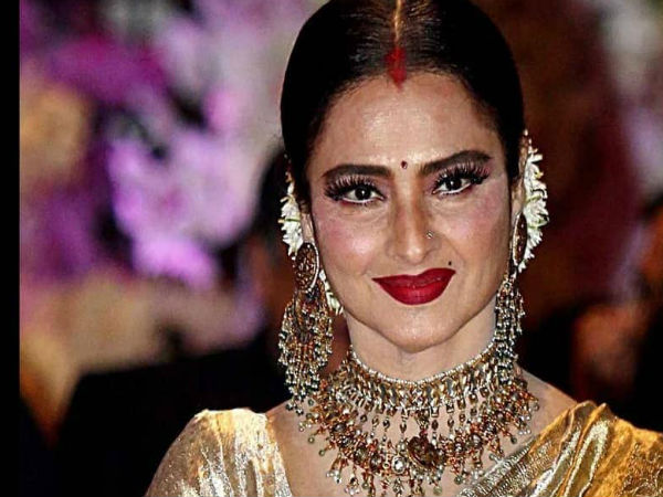 रेखा के सुरक्षाकर्मी को कोरोना रेखा के सुरक्षाकर्मी को कोरोना