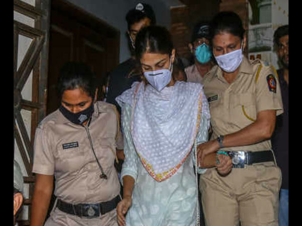 नारकोटिक्स ब्यूरो भी करेगी रिया से पूछताछ