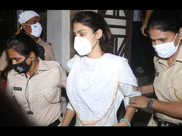 रिया व गौरव आर्या का कनेक्शन रिया व गौरव आर्या का कनेक्शन