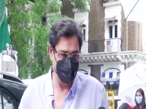 रूमी जाफरी से ईडी की पूछताछ रूमी जाफरी से ईडी की पूछताछ