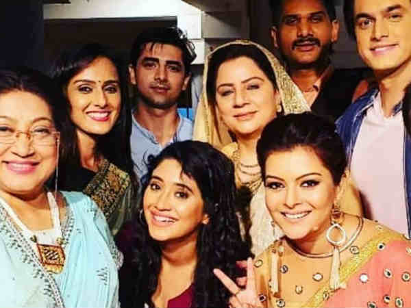 कई क्रू मेंबर कई क्रू मेंबर