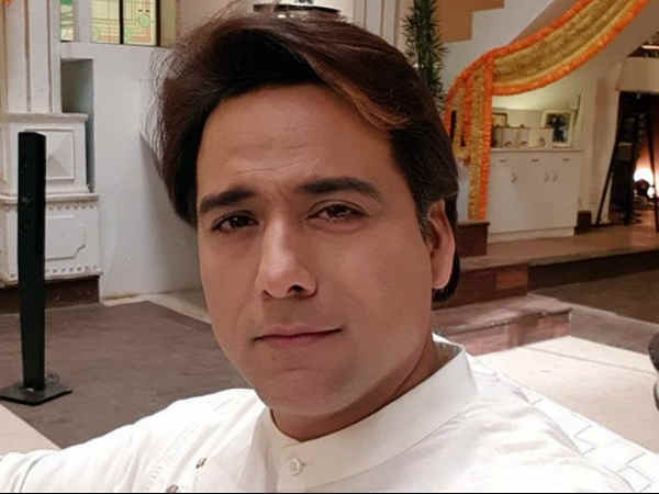प्रोडक्शन हाउस दे रहा है साथ प्रोडक्शन हाउस दे रहा है साथ