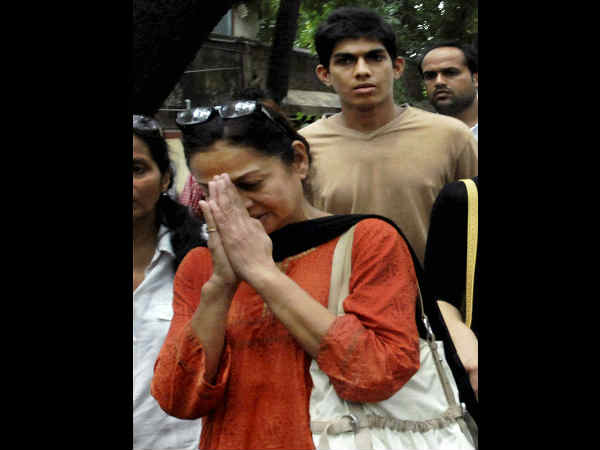 जरीना वहाब की तरफ से कोई बयान नहीं