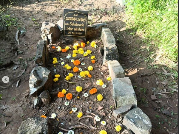 बाबा को घास के बीच रहना पसंद