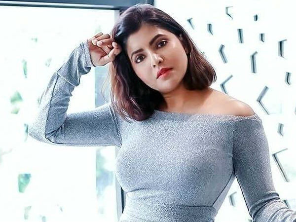 महेश भट्ट ने कितने लोगों की जिंदगी बर्बाद की महेश भट्ट ने कितने लोगों की जिंदगी बर्बाद की