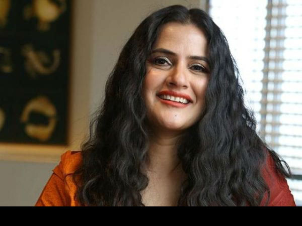 सोना मोहपात्रा ने भी किया जिक्र