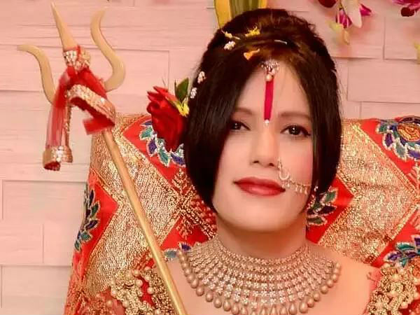 राधे मां करती है नाच गाना