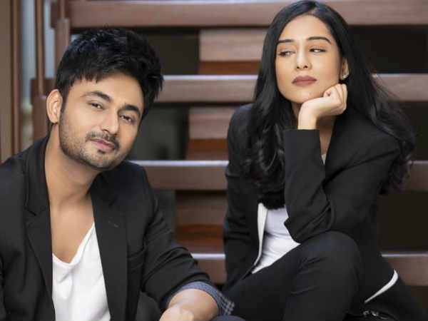 मीडिया की नज़रों से दूर मीडिया की नज़रों से दूर