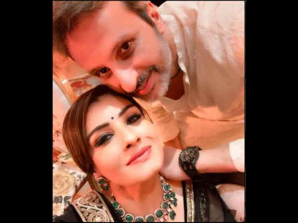 बिज़नेस से शुरुआत बिज़नेस से शुरुआत