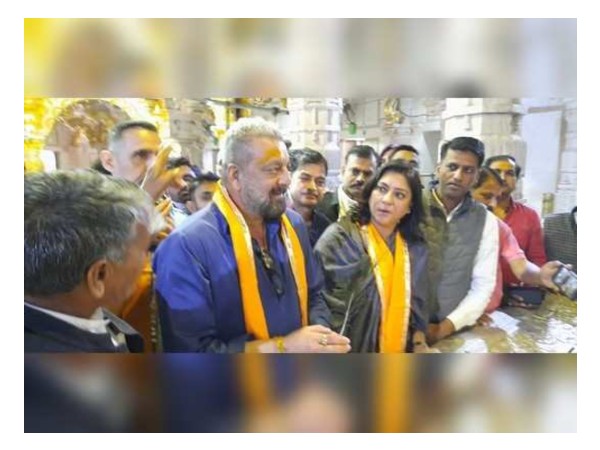बहन प्रिया दत्त के साथ संजय दत्त