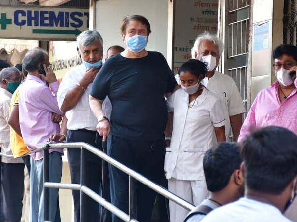 भाई के पार्थिव शरीर को देख टूट गए थे रणधीर कपूर