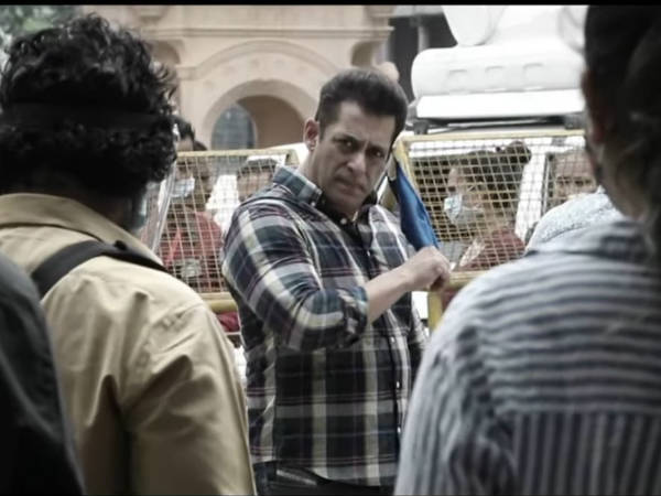 सिनेमाघरों में ही फिल्म करेंगे रिलीज