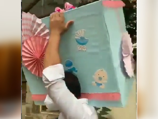 न्यू बेबी के लिए घर आए न्यू खिलौने न्यू बेबी के लिए घर आए न्यू खिलौने