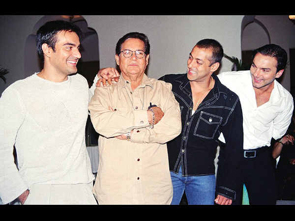 मैंने ऐसे कई नजारे देखे हैं मैंने ऐसे कई नजारे देखे हैं