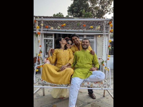 खुश नजर आ रही हैं खुश नजर आ रही हैं