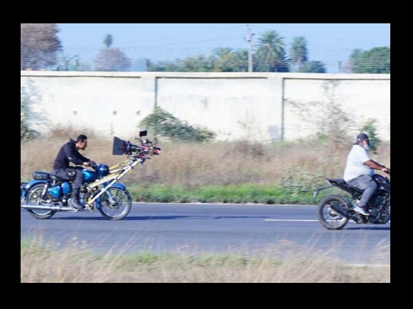 जॅान अब्राहम का बाइक स्टंट