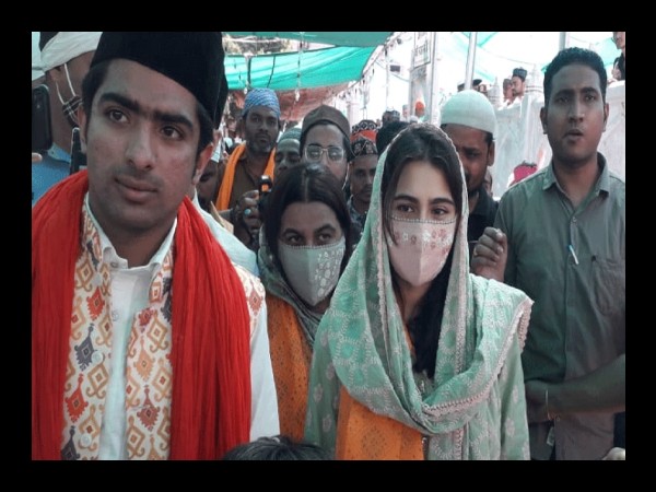 चेहरे पर लगाया मास्क चेहरे पर लगाया मास्क