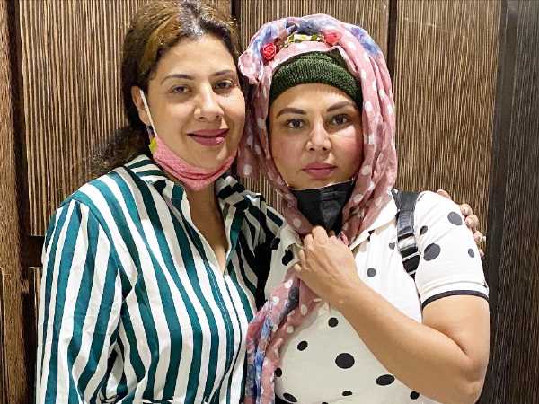 संभावना सेठ ने की मुलाकात संभावना सेठ ने की मुलाकात