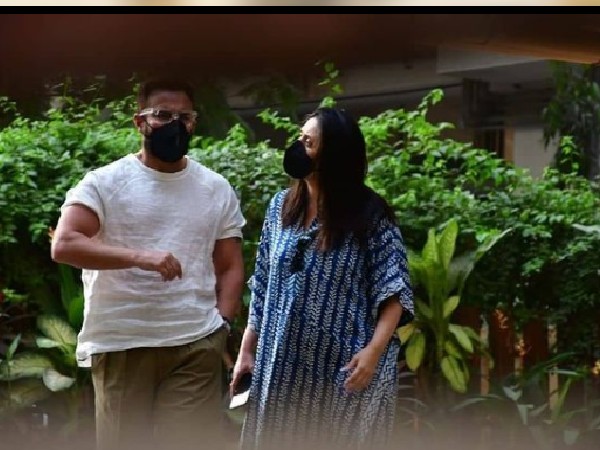 सैफ ने लगवाई कोरोना वैक्सीन सैफ ने लगवाई कोरोना वैक्सीन