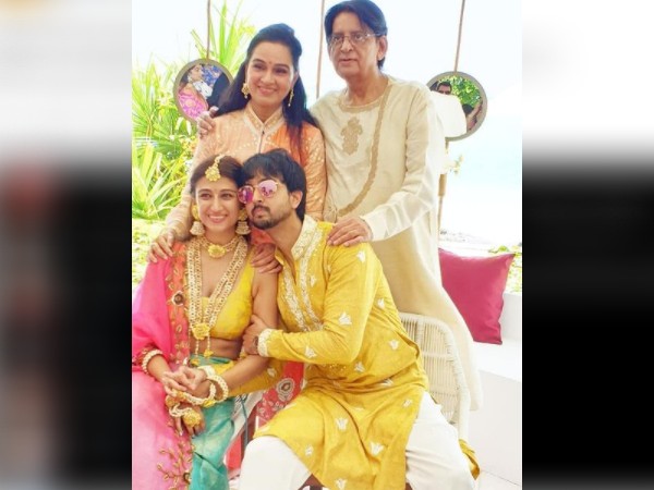 बॉयफ्रेंड के साथ दिखीं बॉयफ्रेंड के साथ दिखीं