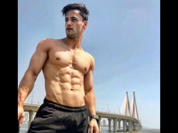 आसिम रियाज के डेब्यू का इंतजार आसिम रियाज के डेब्यू का इंतजार