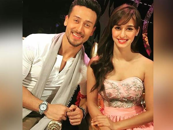 दिशा पटानी और टाइगर लंबे से कर रहे हैं डेट दिशा पटानी और टाइगर लंबे से कर रहे हैं डेट