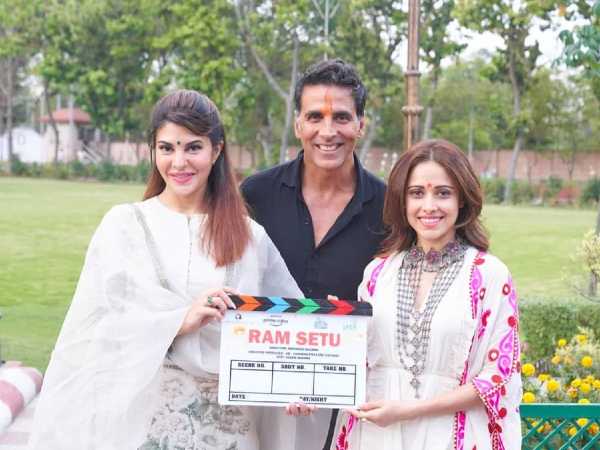 जैकलीन और नुसरत की जबरदस्त बॉन्डिंग जैकलीन और नुसरत की जबरदस्त बॉन्डिंग
