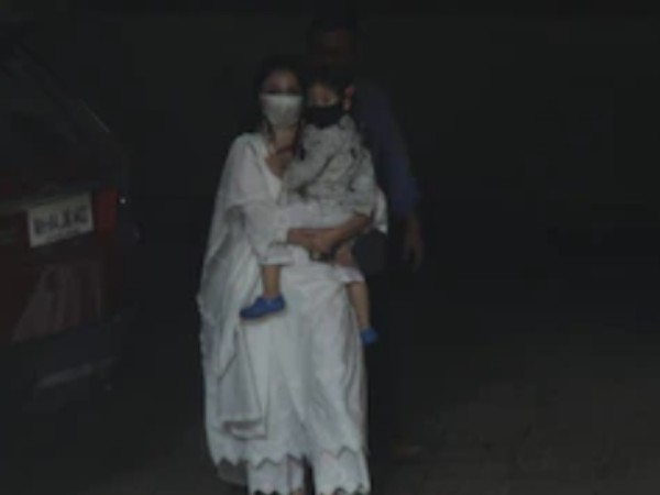 सोहा के साथ पहुंची इनाया सोहा के साथ पहुंची इनाया