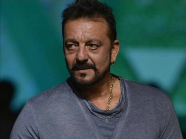 संजय दत्त के घर पर 20 घंटे से अधिक तलाशी संजय दत्त के घर पर 20 घंटे से अधिक तलाशी