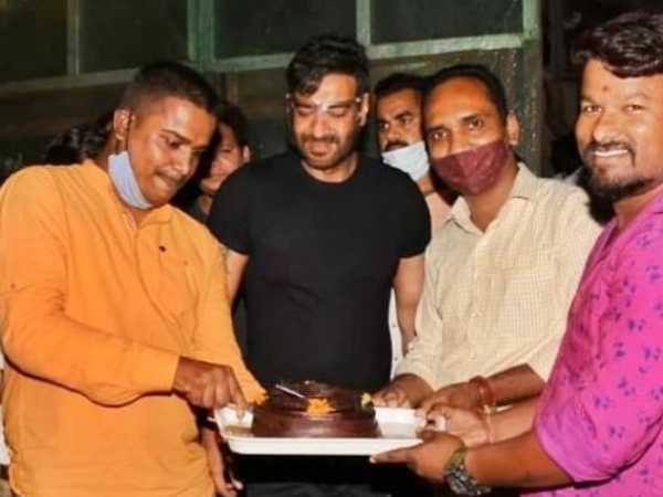 परिवार के साथ करते हैं सेलिब्रेटी परिवार के साथ करते हैं सेलिब्रेटी