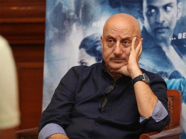 कोरोना एक विपदा पूरी दुनिया के लिए कोरोना एक विपदा पूरी दुनिया के लिए