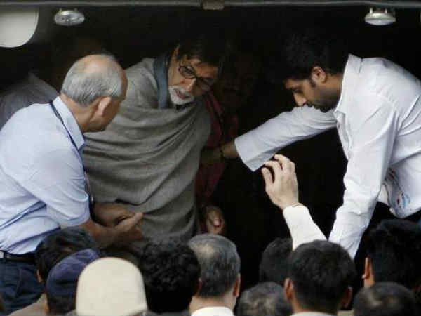 मैं उनकी मदद करने लायक नहीं था मैं उनकी मदद करने लायक नहीं था