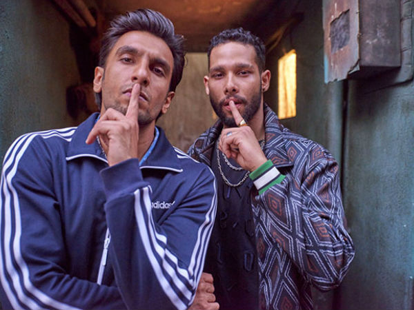 एम्बुलेंस का रास्ता मेरे घर के नीचे से होकर जाता एम्बुलेंस का रास्ता मेरे घर के नीचे से होकर जाता