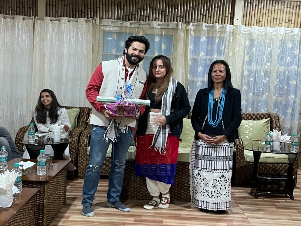 शेयर किया जा रहा है शेयर किया जा रहा है